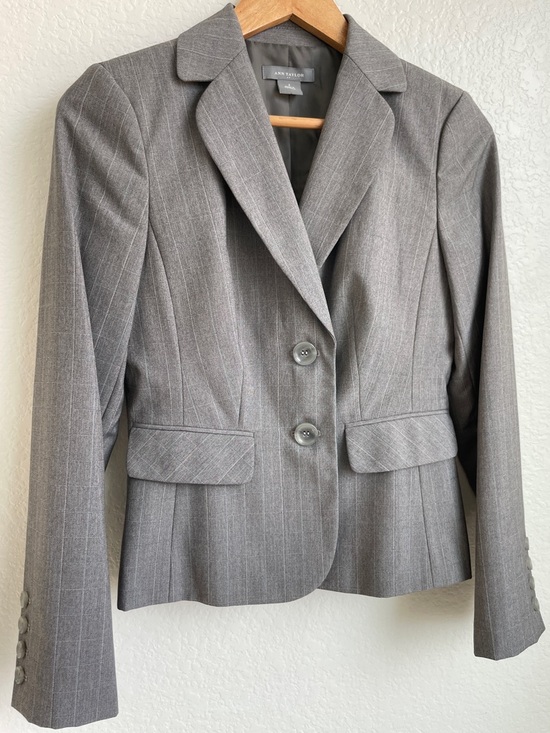 Ann Taylor Jackets & Blazers - Ann Taylor Gray Pinstripe Tailored Women's Blazer • Size 2